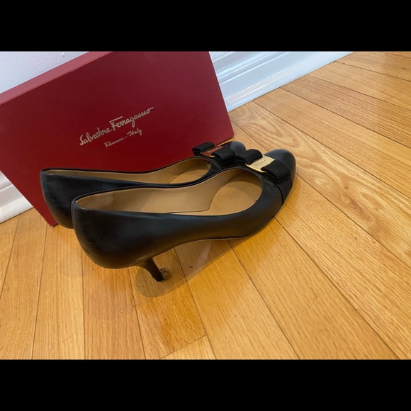 Ferragamo shoes(size9) - Picture 2 of 5